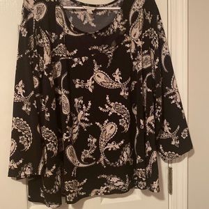 Women’s Cato 22/24 wide blouse.